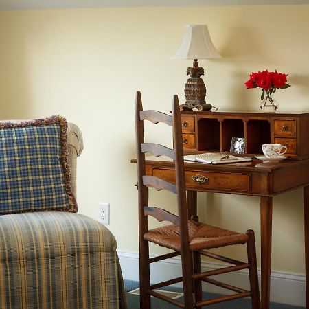 Gloucester Inn At Warner Hall المظهر الخارجي الصورة
