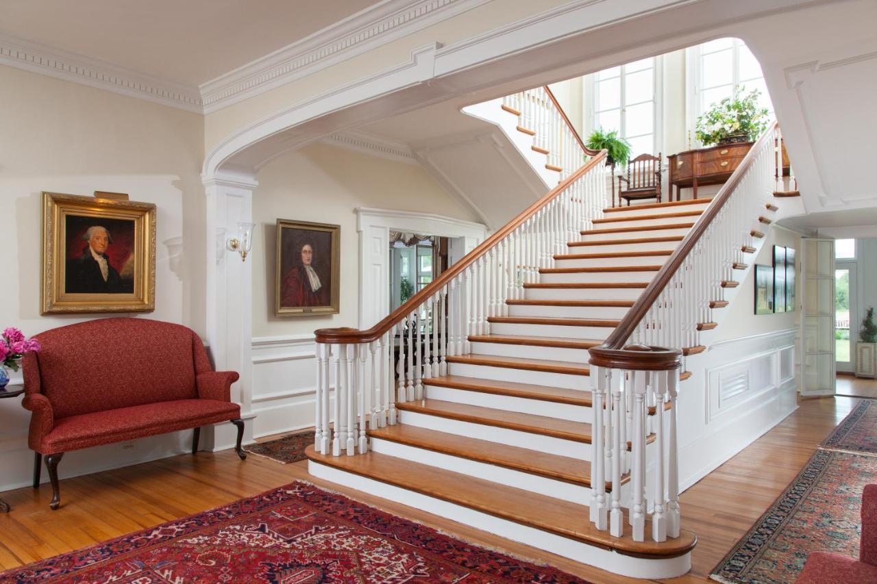 Gloucester Inn At Warner Hall المظهر الخارجي الصورة