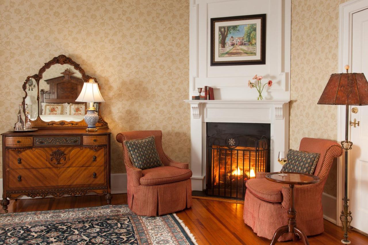 Gloucester Inn At Warner Hall المظهر الخارجي الصورة