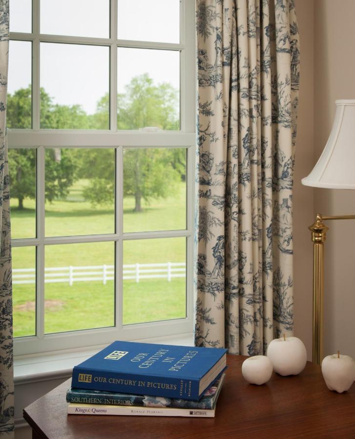 Gloucester Inn At Warner Hall المظهر الخارجي الصورة