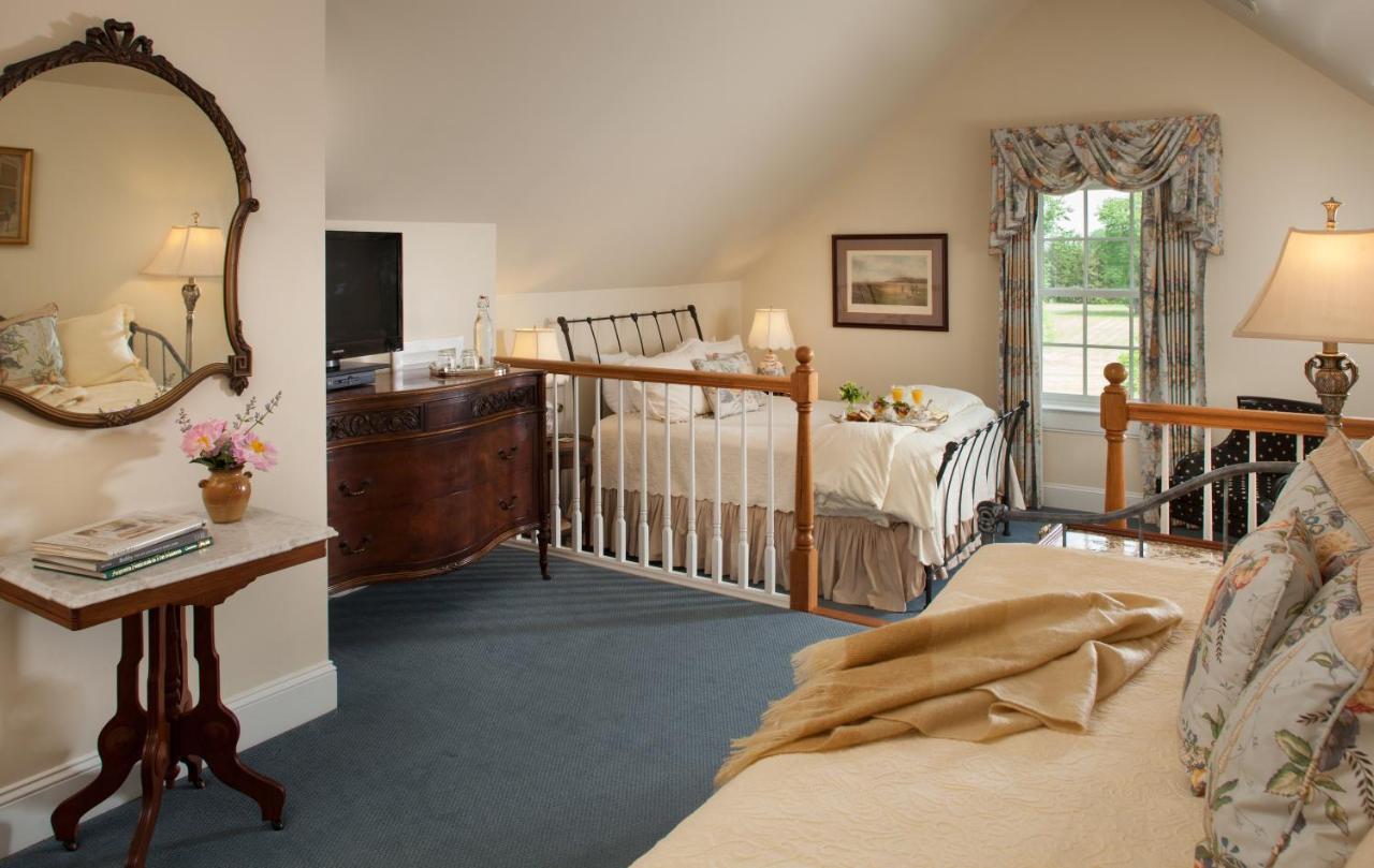 Gloucester Inn At Warner Hall المظهر الخارجي الصورة