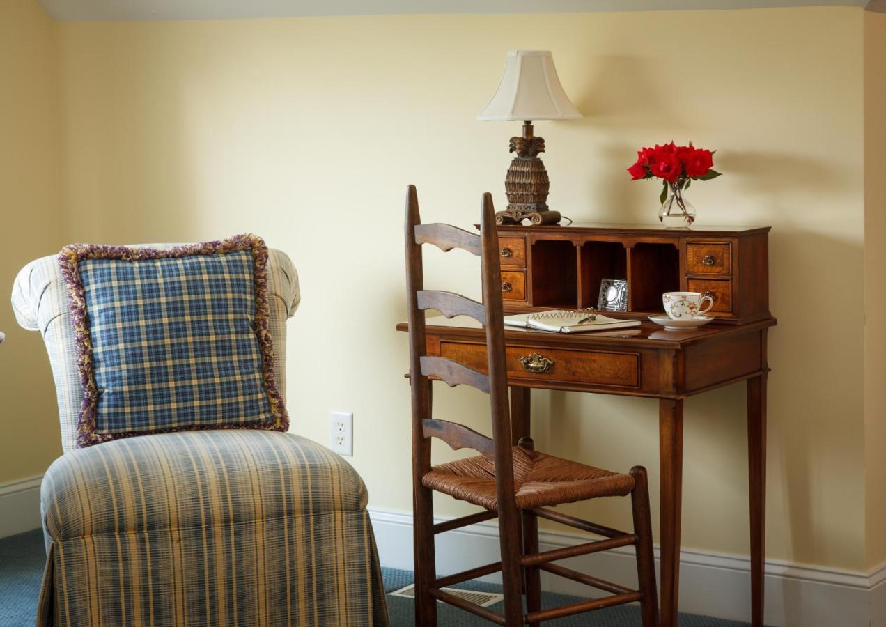 Gloucester Inn At Warner Hall المظهر الخارجي الصورة