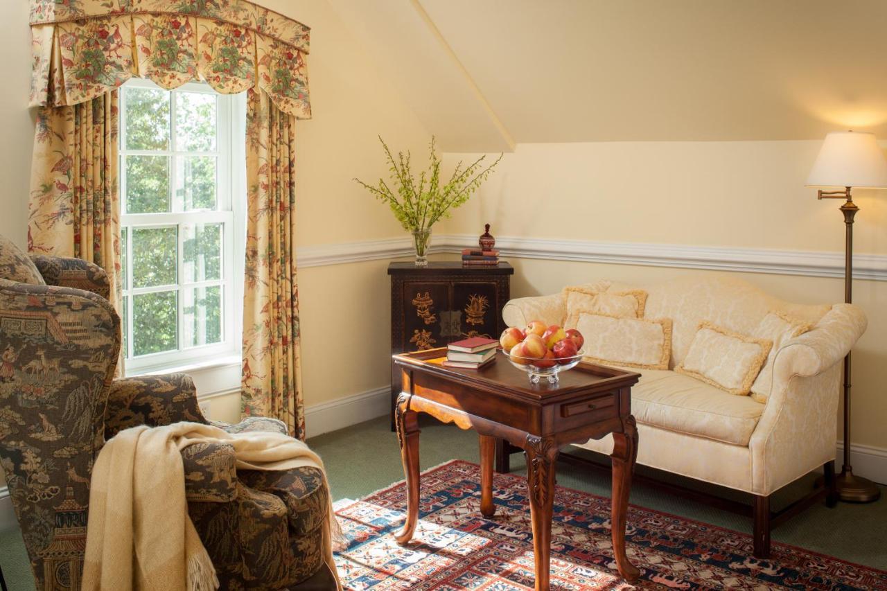 Gloucester Inn At Warner Hall المظهر الخارجي الصورة